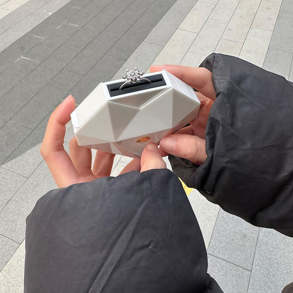 Magic Heart - open Ring Proposal Box